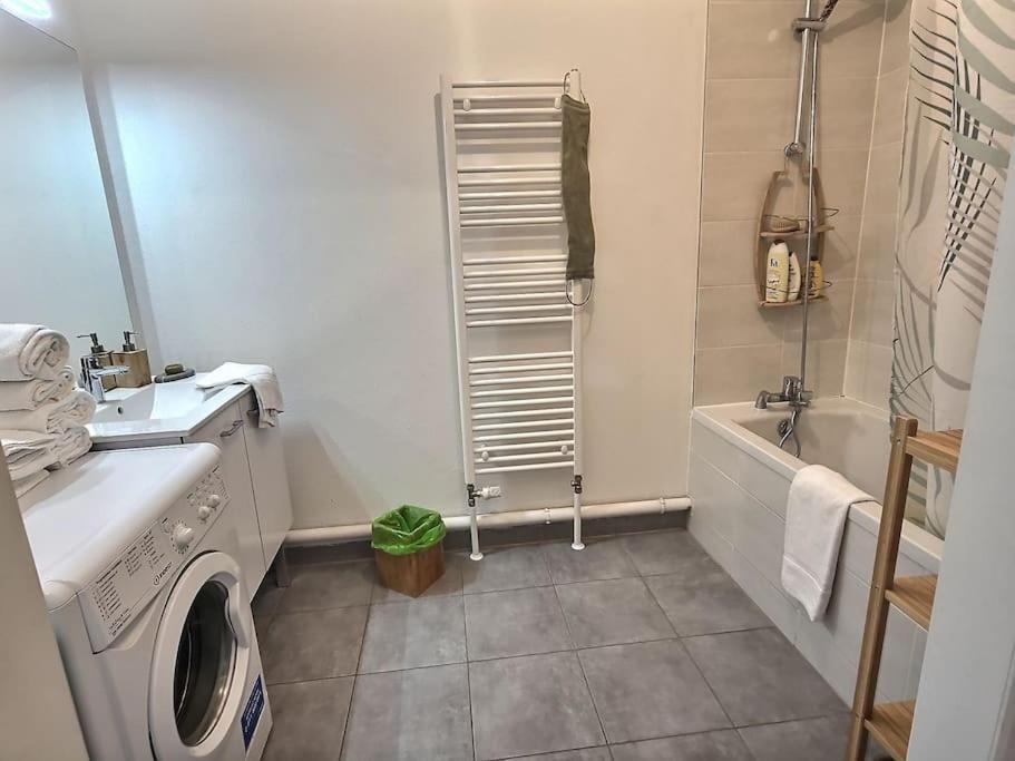 Superbe Appartement Avec 2 Balcons - Vue Sur La Cathedrale Environ 15 Min En Tram Страсбург Экстерьер фото